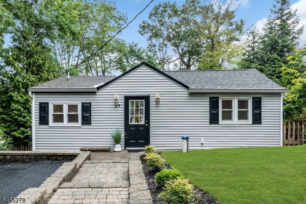 19 Sutton Rd, Hopatcong Boro, NJ 07843 — exterior