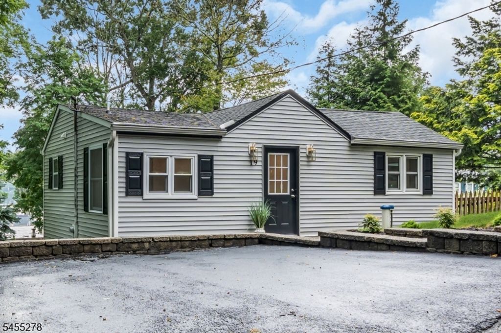 19 Sutton Rd, Hopatcong Boro, NJ 07843 — photo 2