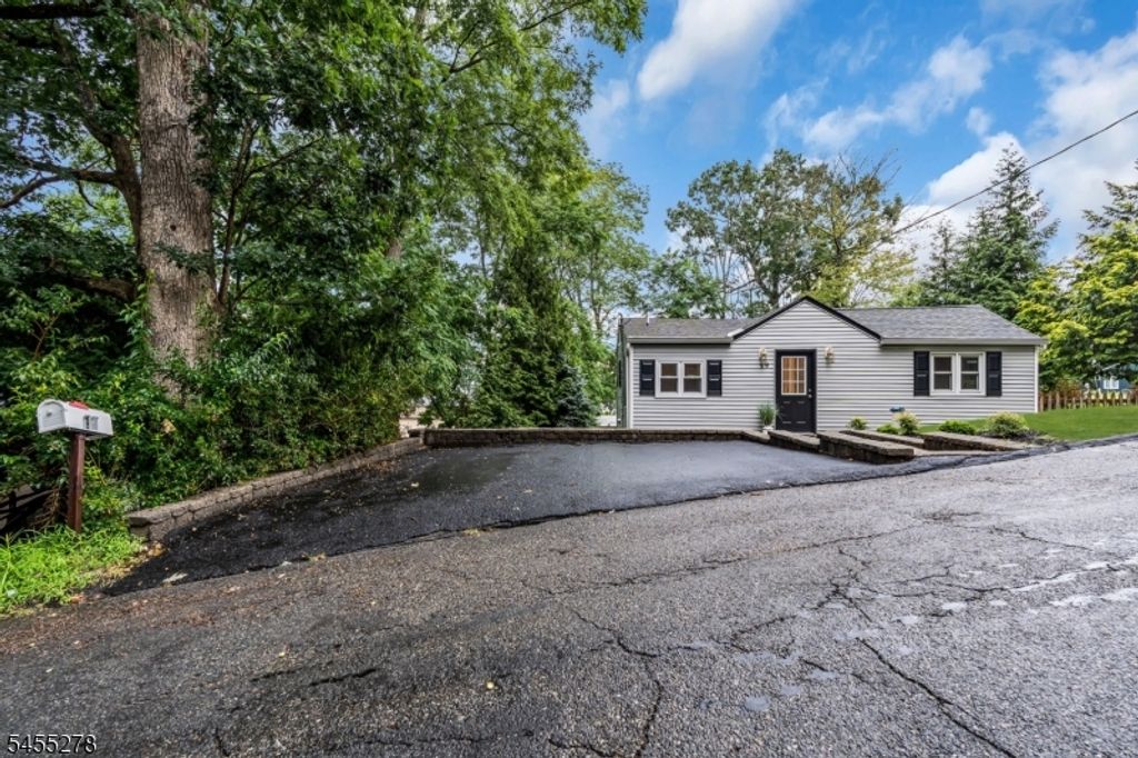 19 Sutton Rd, Hopatcong Boro, NJ 07843 — photo 3