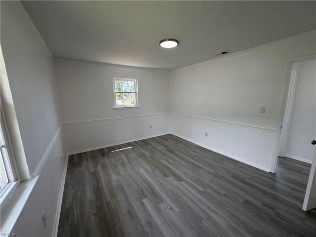 2 Butler Farm RD, Hampton, VA 23666