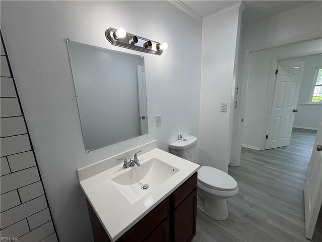2 Butler Farm RD, Hampton, VA 23666