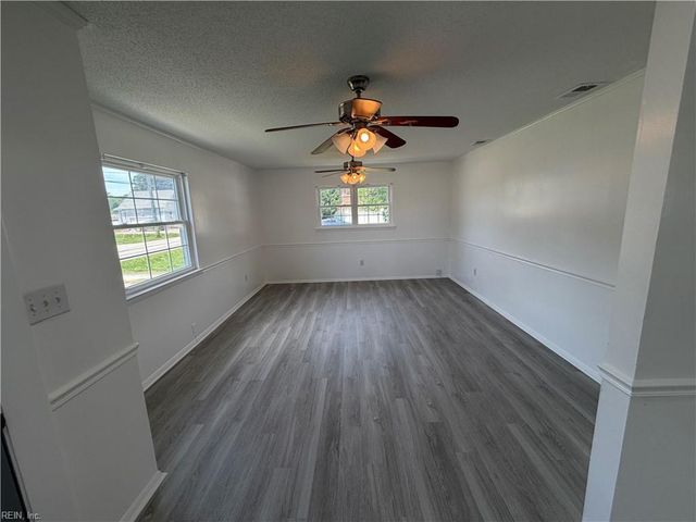 2 Butler Farm RD, Hampton, VA 23666