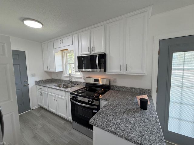2 Butler Farm RD, Hampton, VA 23666