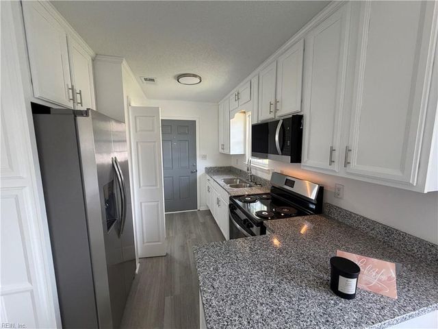 2 Butler Farm RD, Hampton, VA 23666