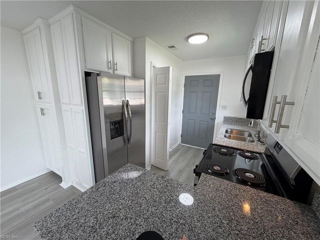 2 Butler Farm RD, Hampton, VA 23666