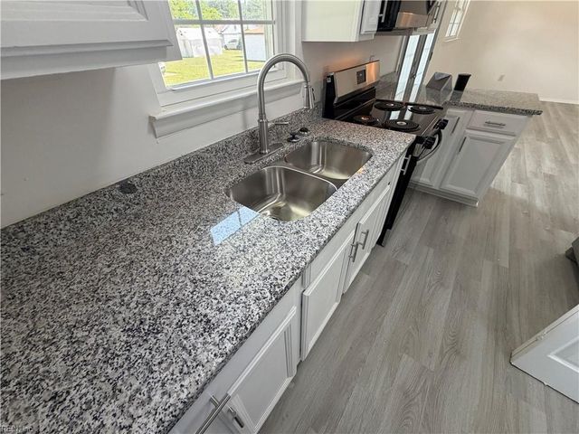 2 Butler Farm RD, Hampton, VA 23666