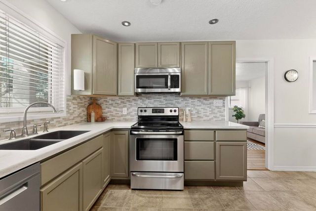 3120 Madeira Drive NE, Albuquerque, NM 87110