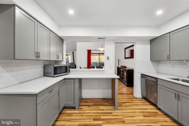 16 JACOB CT, Ewing, NJ 08628