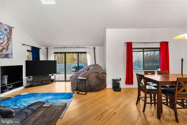 16 JACOB CT, Ewing, NJ 08628