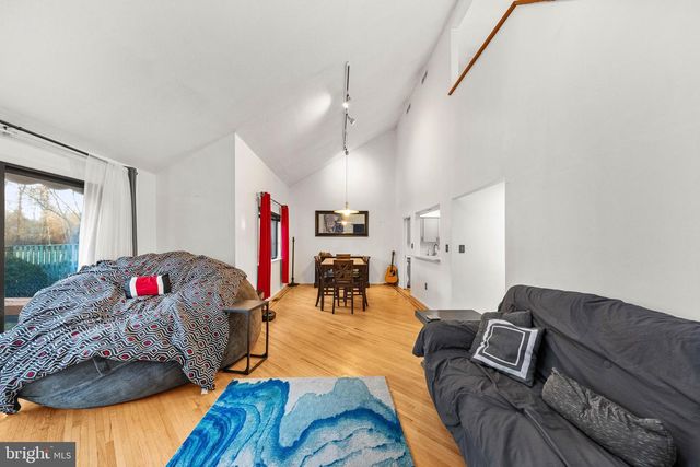 16 JACOB CT, Ewing, NJ 08628