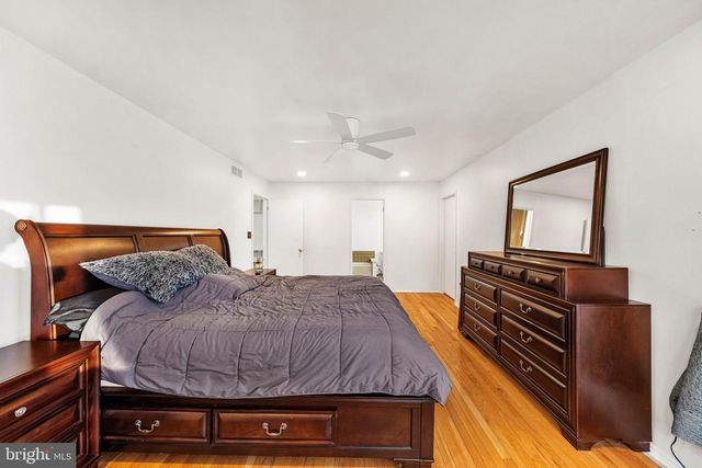 16 JACOB CT, Ewing, NJ 08628