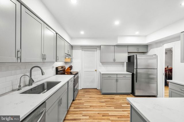 16 JACOB CT, Ewing, NJ 08628