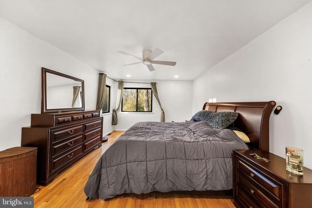 16 JACOB CT, Ewing, NJ 08628