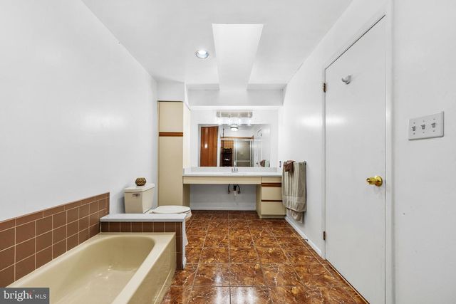 16 JACOB CT, Ewing, NJ 08628