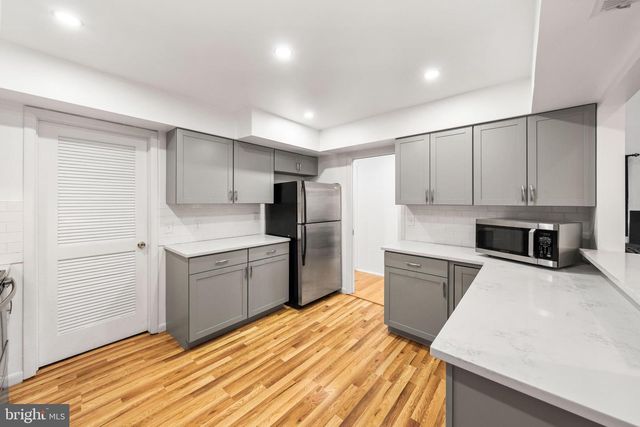 16 JACOB CT, Ewing, NJ 08628