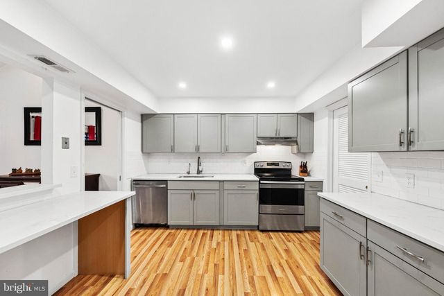 16 JACOB CT, Ewing, NJ 08628