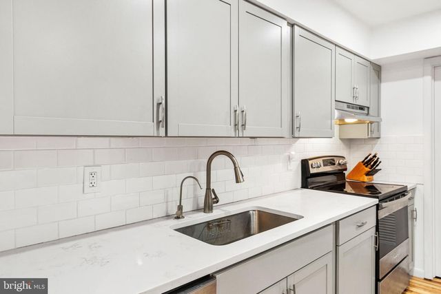 16 JACOB CT, Ewing, NJ 08628