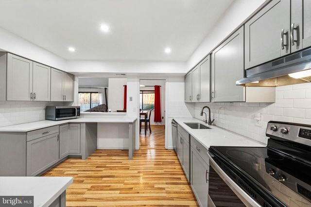 16 JACOB CT, Ewing, NJ 08628