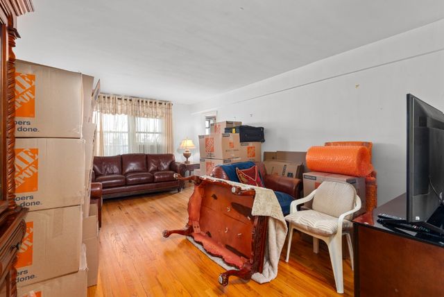 6011 Broadway Apt 3C, New York City, NY 11377