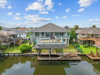 933 Bonita Street, Bayou Vista, TX 77563