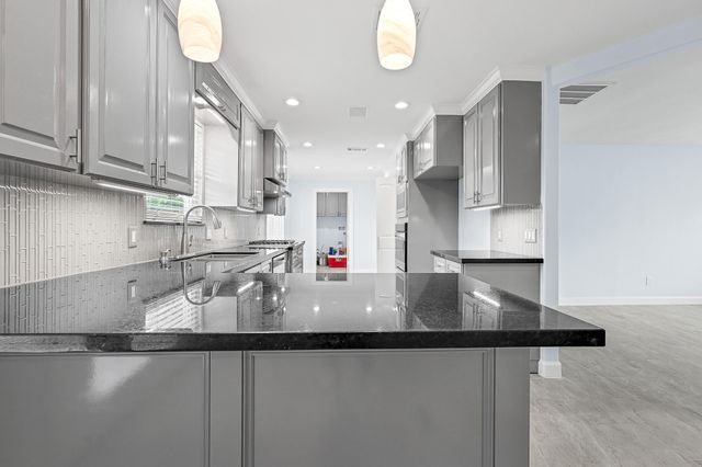 5623 Cerritos Drive, Houston, TX 77035