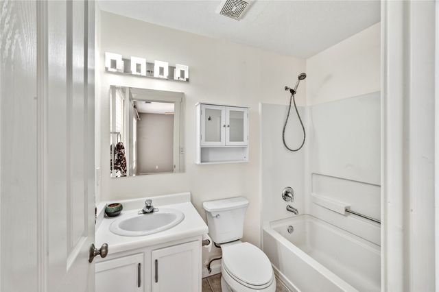 6690 Camino Rojo, Santa Fe, NM 87507