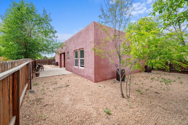 6690 Camino Rojo, Santa Fe, NM 87507