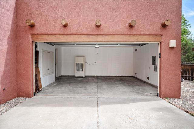 6690 Camino Rojo, Santa Fe, NM 87507