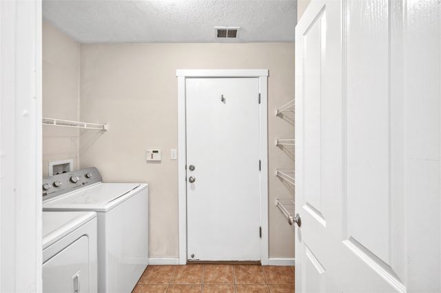 6690 Camino Rojo, Santa Fe, NM 87507