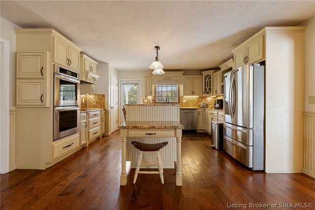 6302 Meadow View Drive, Georgetown, IN 47122