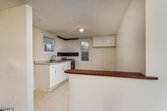 27 Lincoln Rd, Butler Boro, NJ 07405