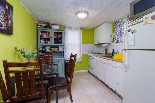 27 Lincoln Rd, Butler Boro, NJ 07405