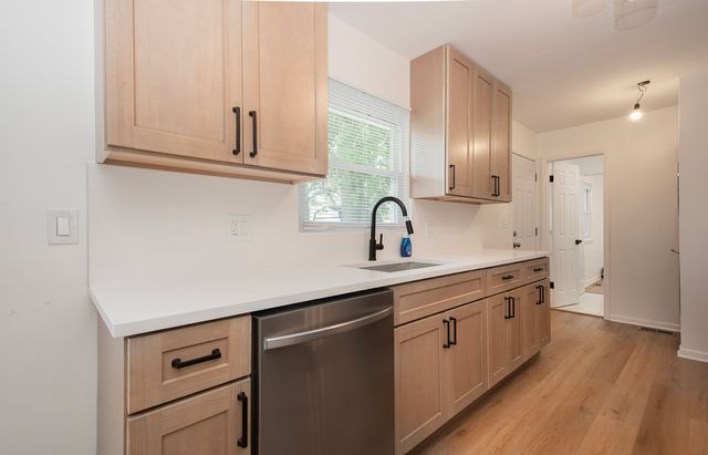 1021 Lonsdale Road, Elk Grove Village, IL 60007