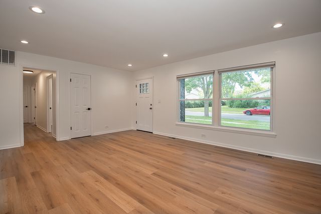 1021 Lonsdale Road, Elk Grove Village, IL 60007