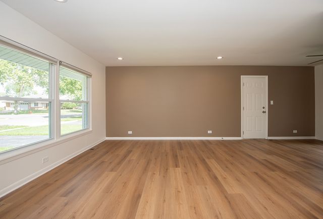 1021 Lonsdale Road, Elk Grove Village, IL 60007