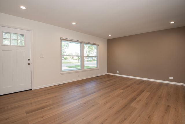 1021 Lonsdale Road, Elk Grove Village, IL 60007