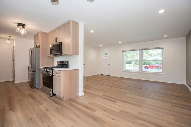 1021 Lonsdale Road, Elk Grove Village, IL 60007