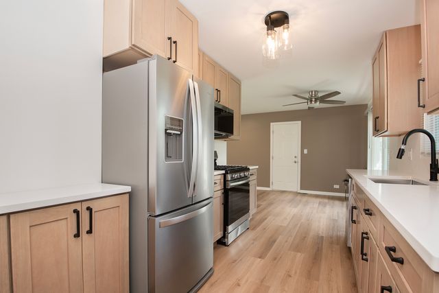 1021 Lonsdale Road, Elk Grove Village, IL 60007