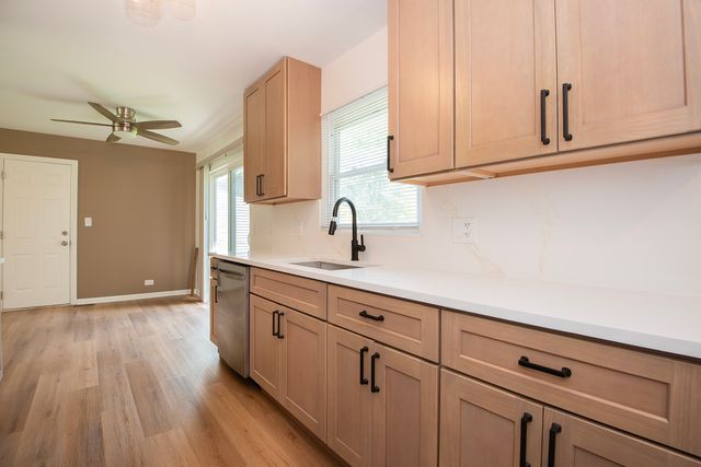 1021 Lonsdale Road, Elk Grove Village, IL 60007