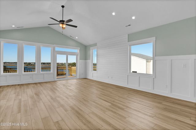 705 S Topsail Drive A, Holly Ridge, NC 28445