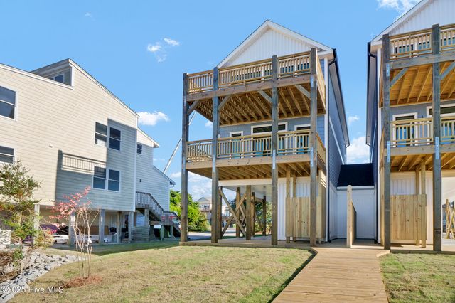 705 S Topsail Drive A, Holly Ridge, NC 28445