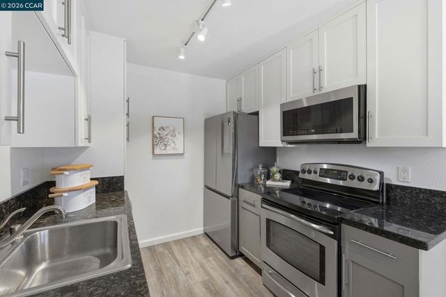 233 Masters Ct 4, Walnut Creek, CA 94598