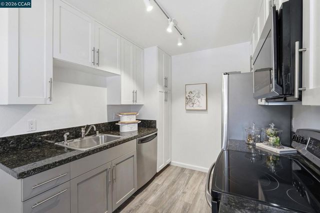 233 Masters Ct 4, Walnut Creek, CA 94598