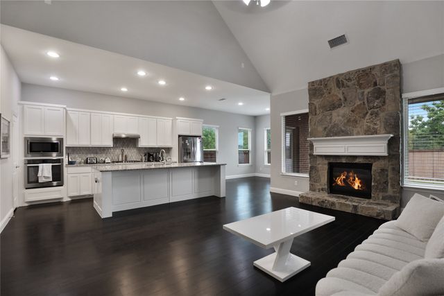 925 Spring Falls Drive, Mckinney, TX 75071