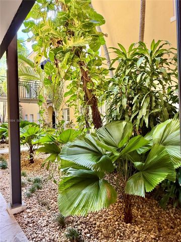 4812 Pine Tree Dr 103, Miami Beach, FL 33140