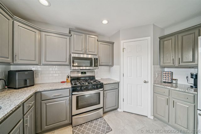 9119 N 102nd East Avenue, Owasso, OK 74055