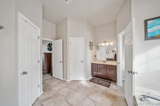 9119 N 102nd East Avenue, Owasso, OK 74055