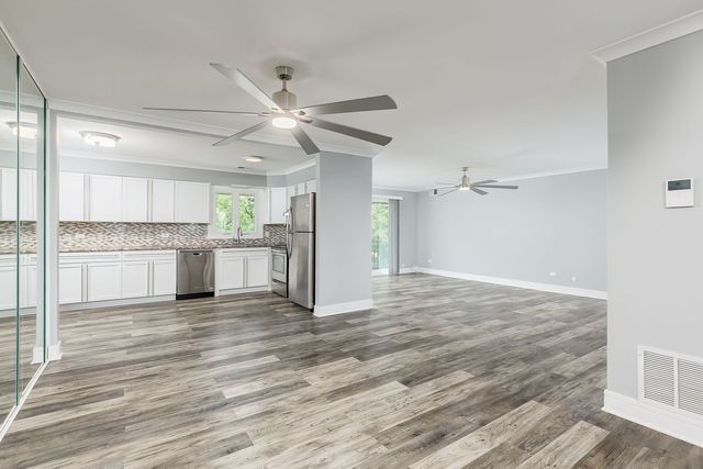 9420 Greenbriar Drive 3H, Hickory Hills, IL 60457