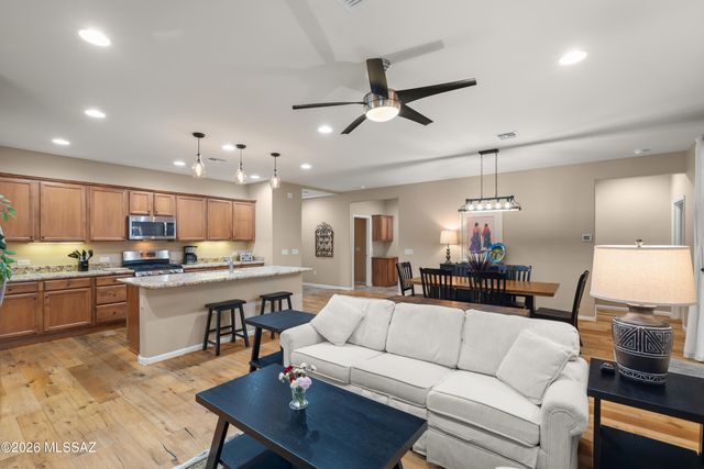 850 N Broken Hills Drive, Green Valley, AZ 85614