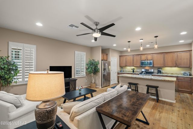 850 N Broken Hills Drive, Green Valley, AZ 85614